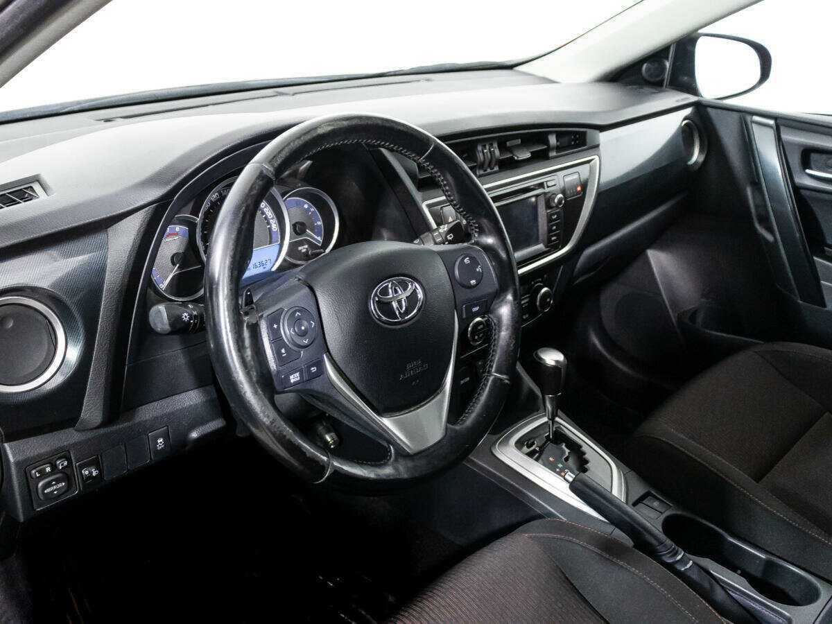 Toyota Auris с пробегом — 2013 год. Фото: #10