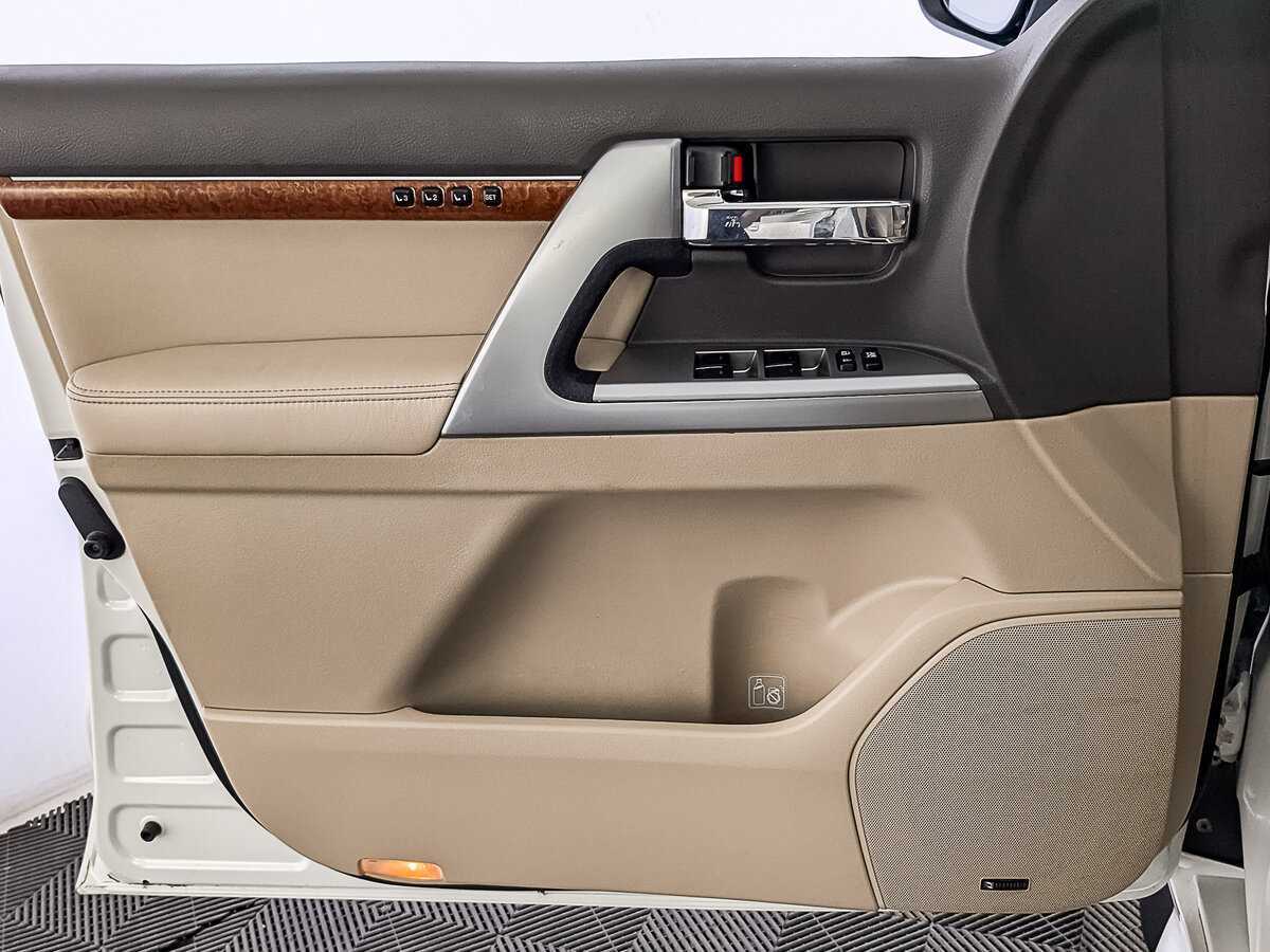 Toyota Land Cruiser с пробегом — 2014 год. Фото: #18
