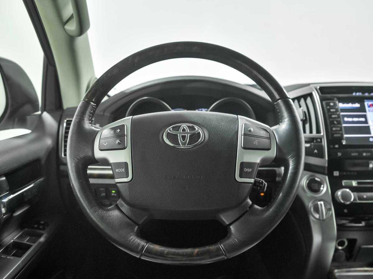 Toyota Land Cruiser с пробегом — 2012 год. Фото: #8