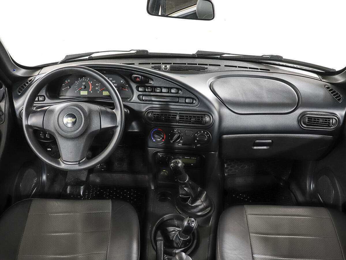 Chevrolet Niva с пробегом — 2011 год. Фото: #11