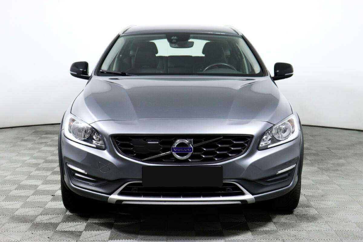 Volvo V60 Cross Country с пробегом — 2018 год. Фото: #1