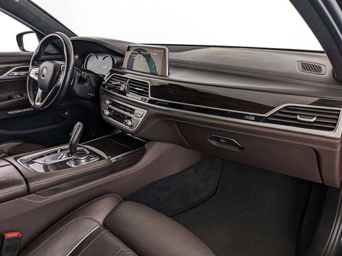 BMW 7 серии с пробегом — 2017 год. Фото: #8