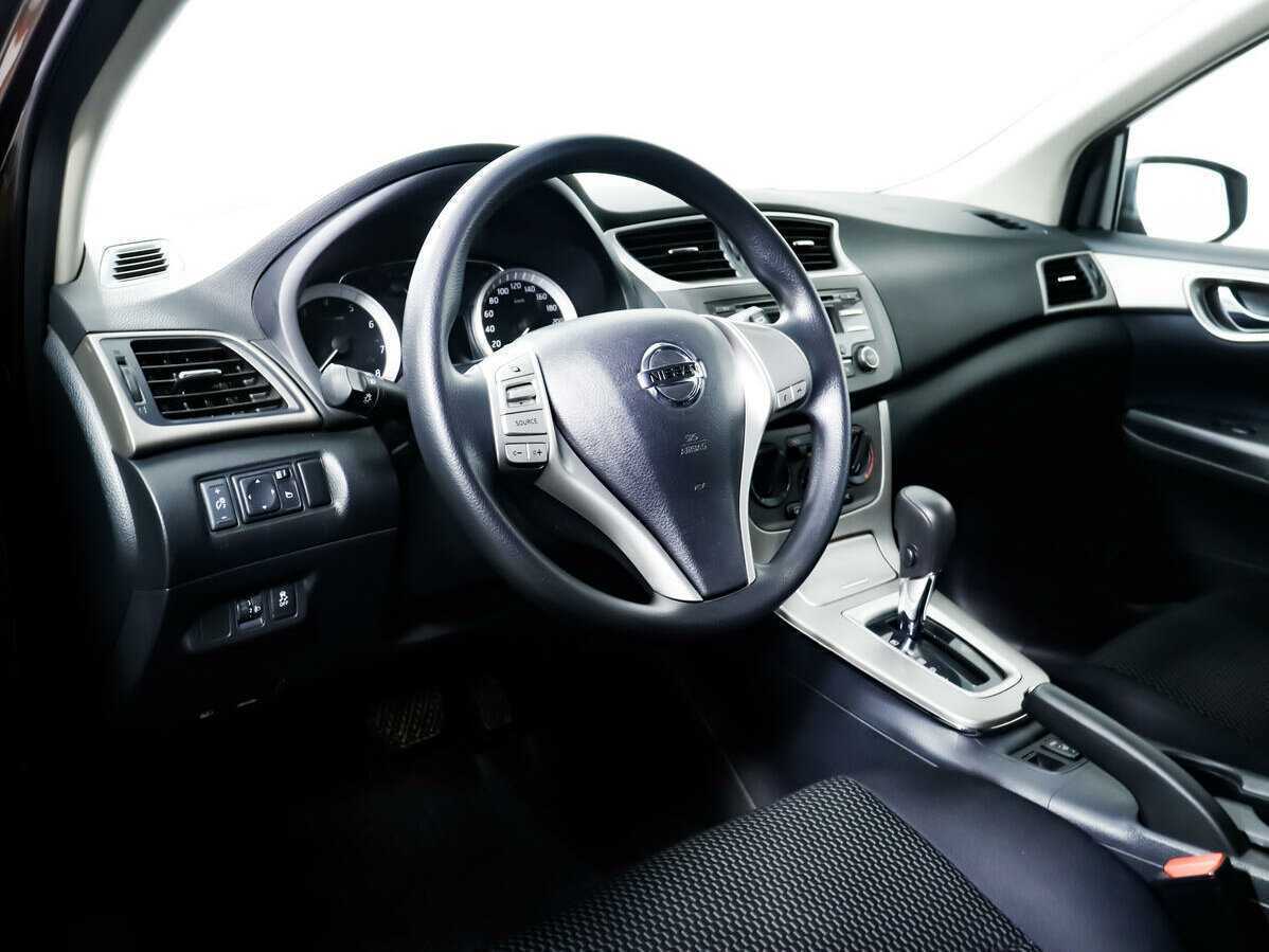 Nissan Tiida с пробегом — 2015 год. Фото: #10