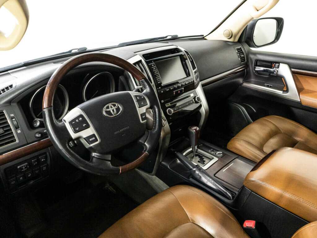 Toyota Land Cruiser с пробегом — 2014 год. Фото: #10