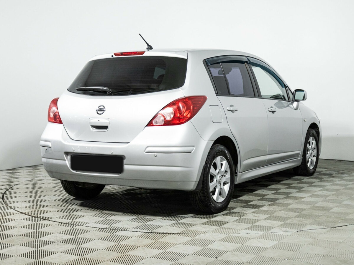 Nissan Tiida с пробегом — 2010 год. Фото: #4