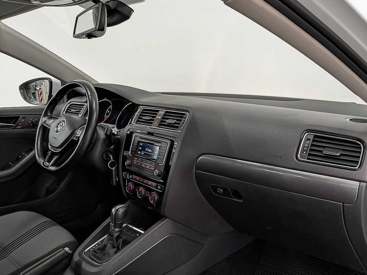 Volkswagen Jetta с пробегом — 2016 год. Фото: #12