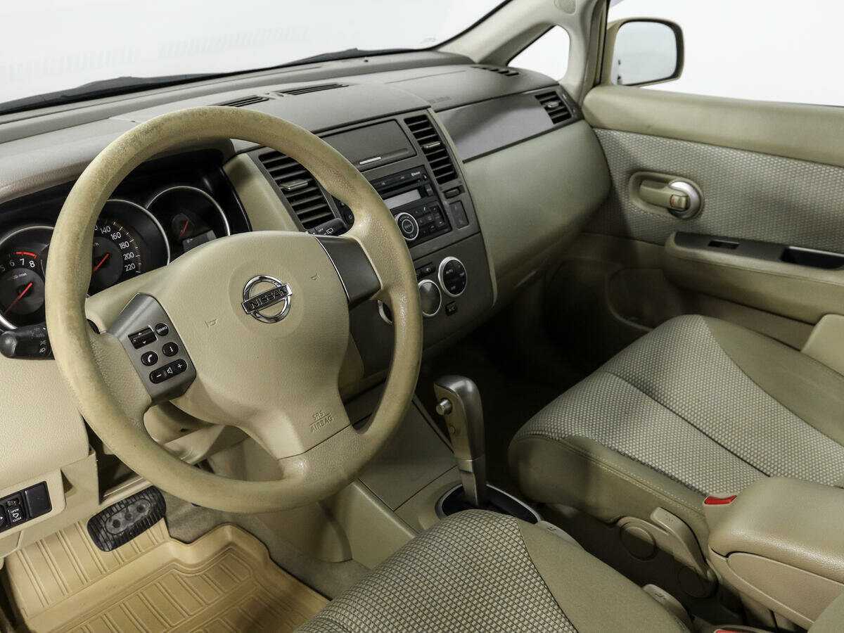 Nissan Tiida с пробегом — 2008 год. Фото: #6