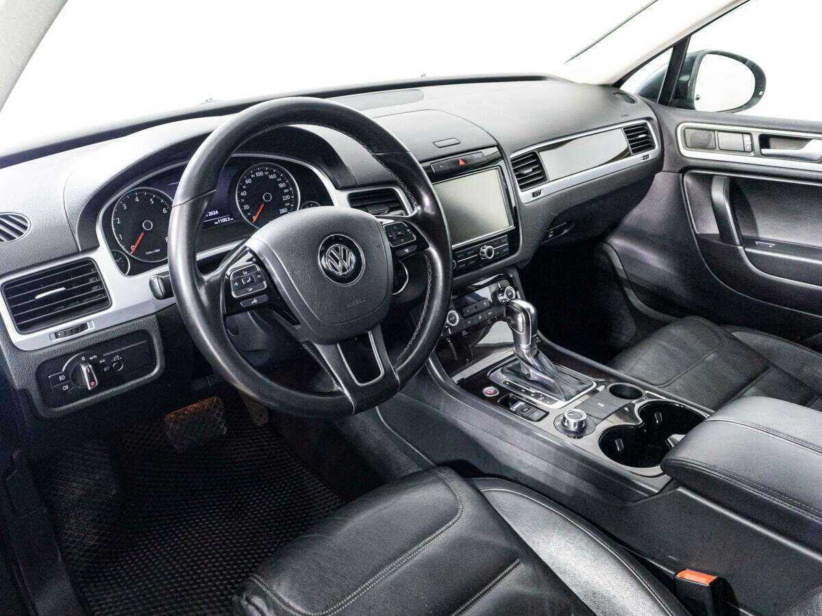 Volkswagen Touareg с пробегом — 2012 год. Фото: #8