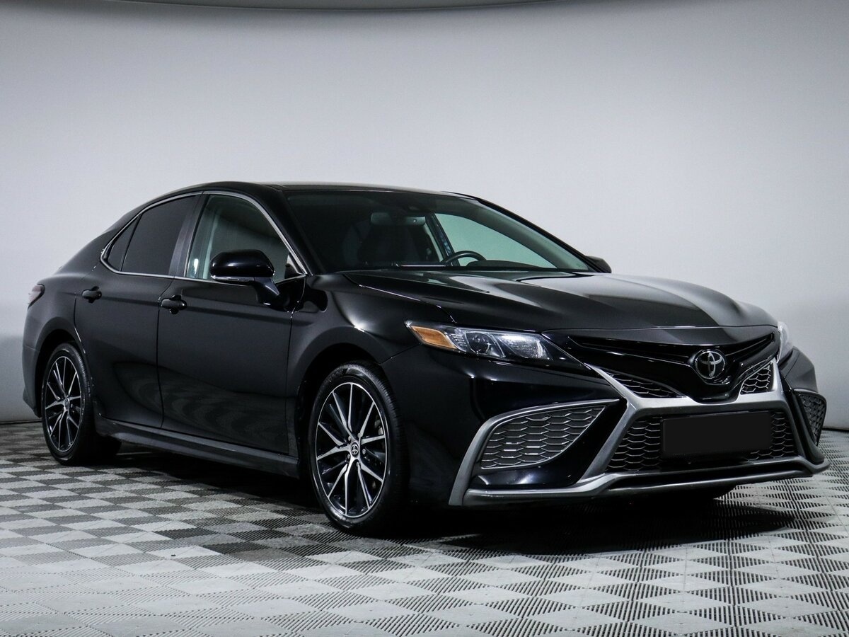 Toyota Camry с пробегом — 2023 год. Фото: #2