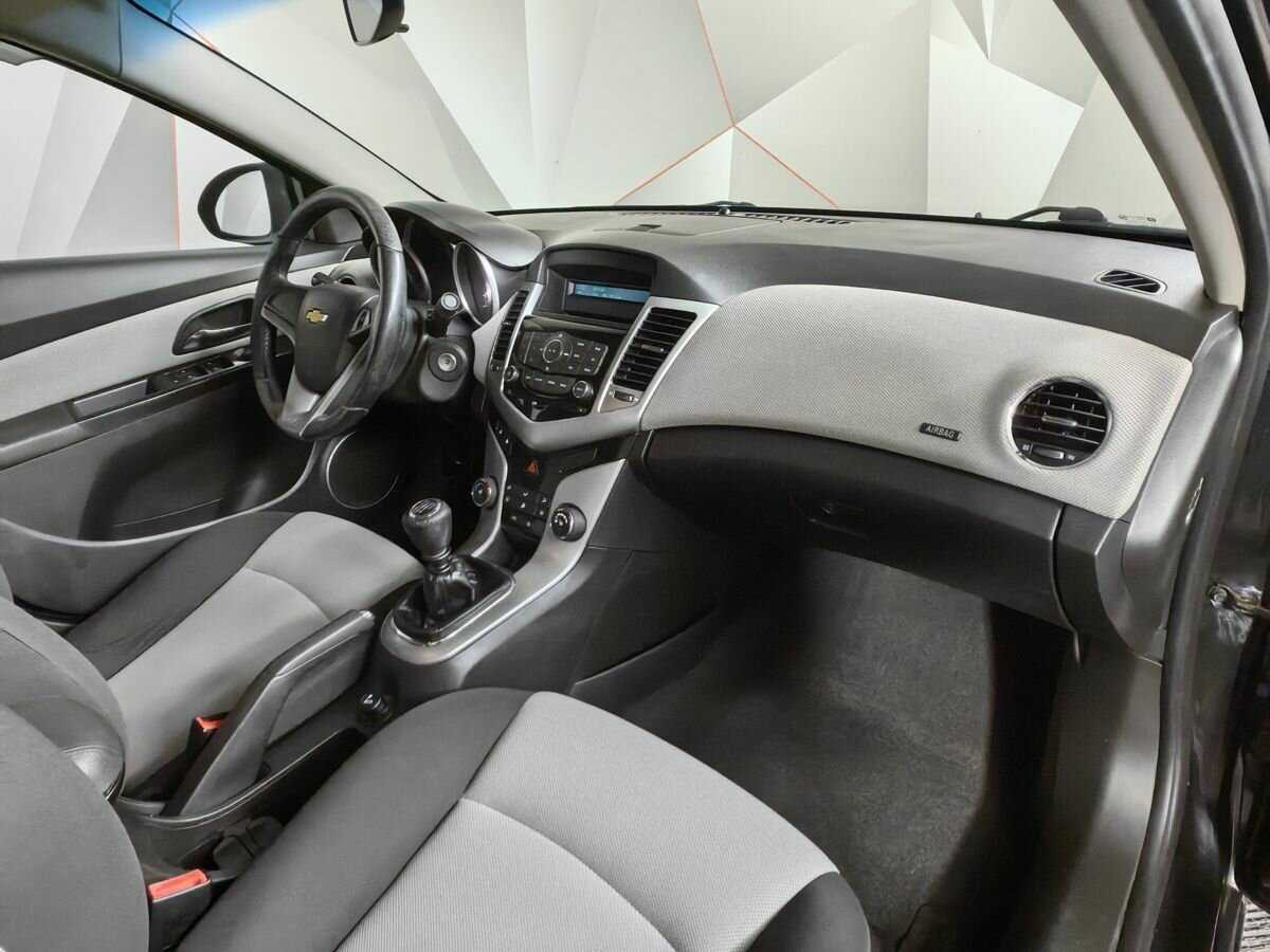 Chevrolet Cruze с пробегом — 2011 год. Фото: #8