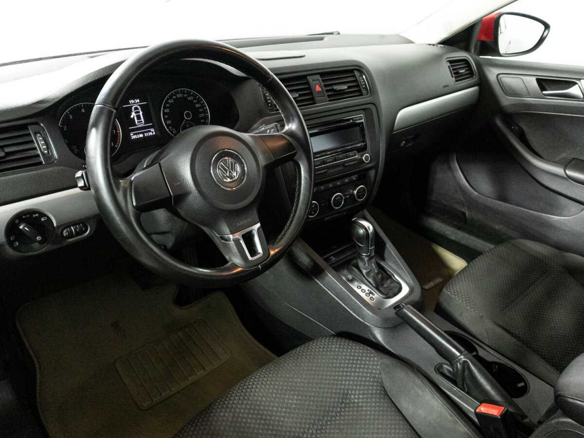 Volkswagen Jetta с пробегом — 2012 год. Фото: #10