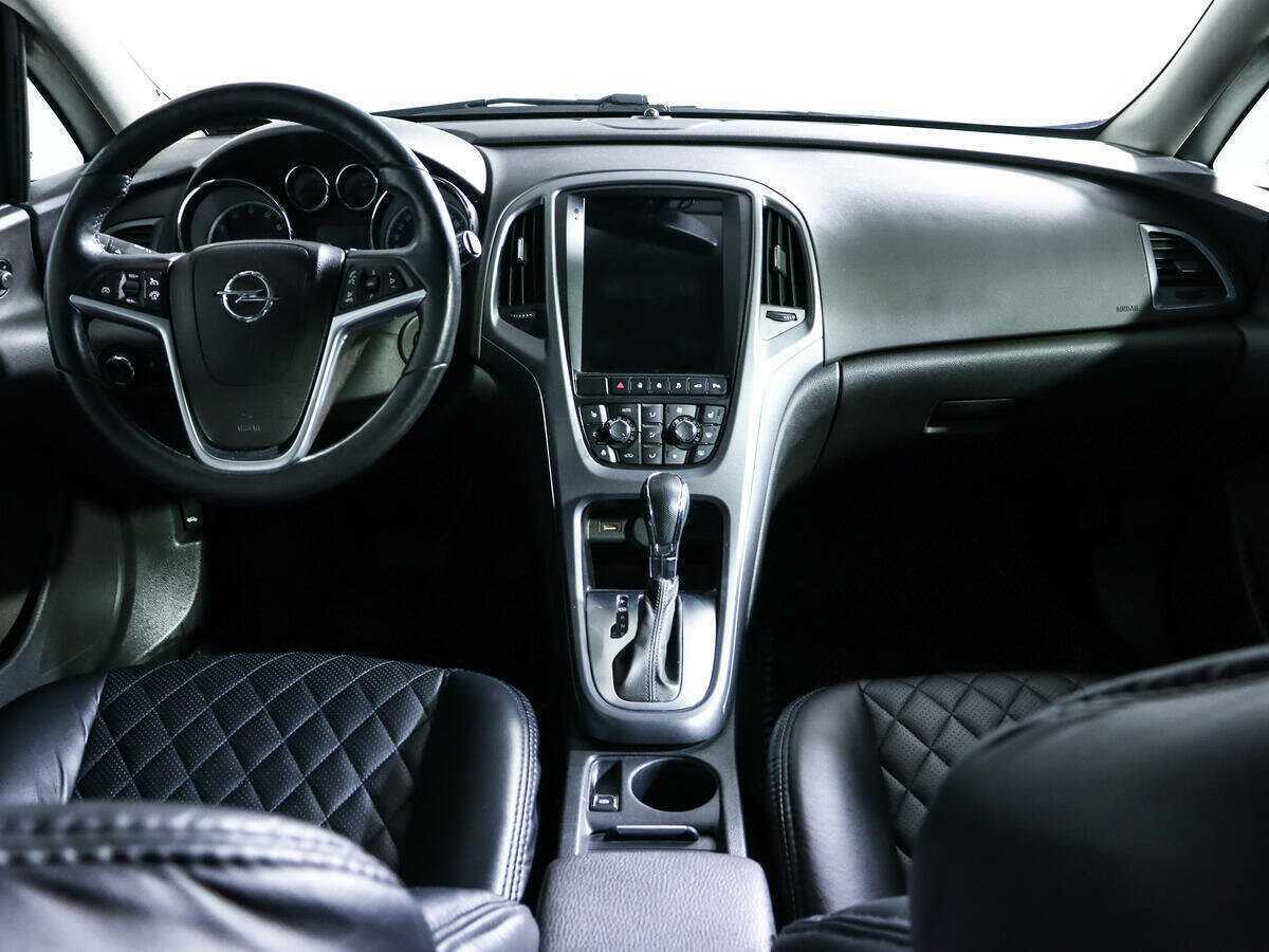 Opel Astra с пробегом — 2014 год. Фото: #9