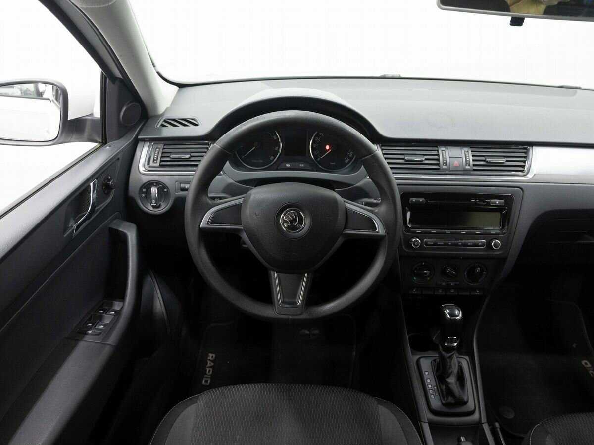 Skoda Rapid с пробегом — 2015 год. Фото: #13