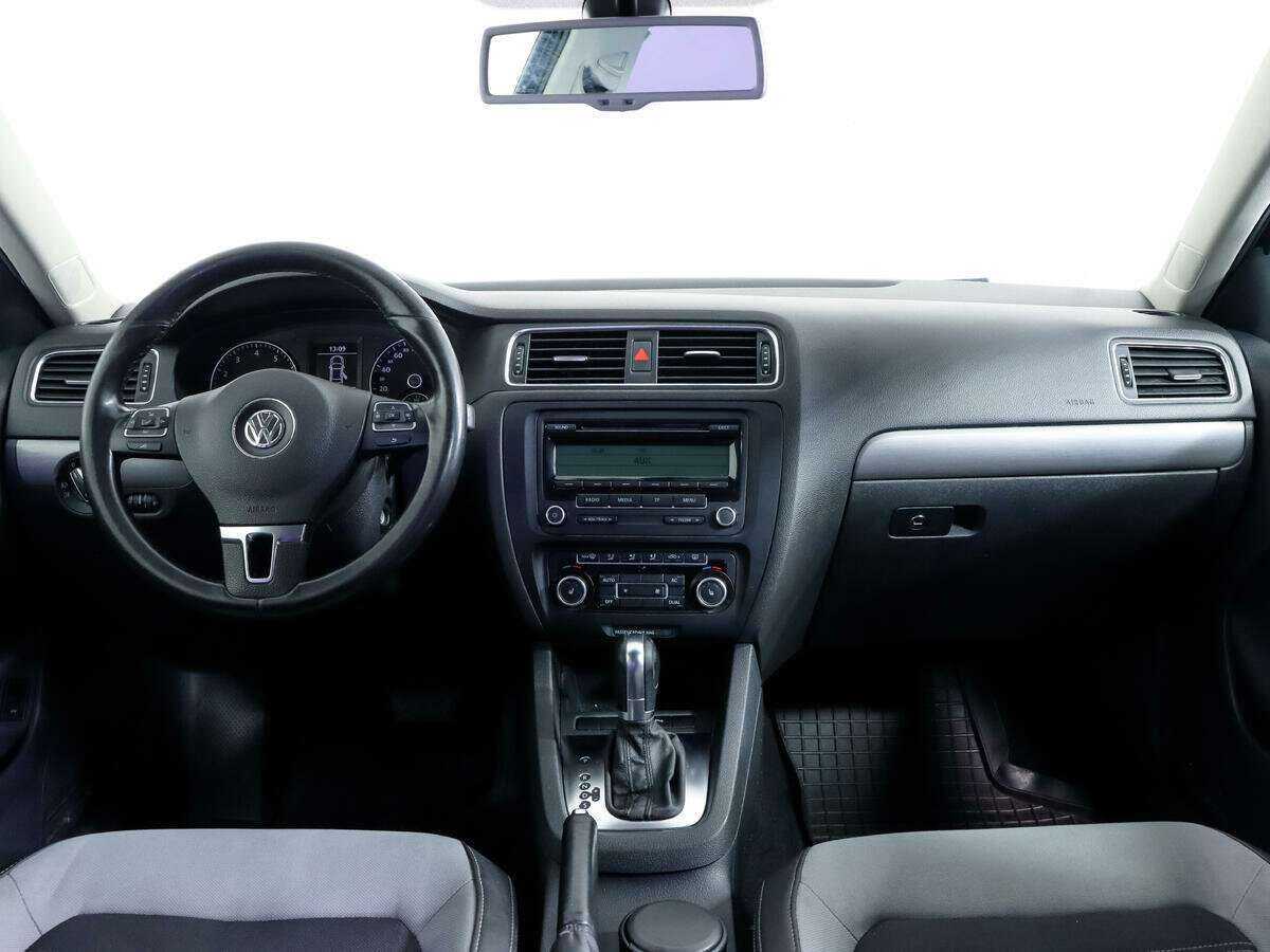 Volkswagen Jetta с пробегом — 2011 год. Фото: #9