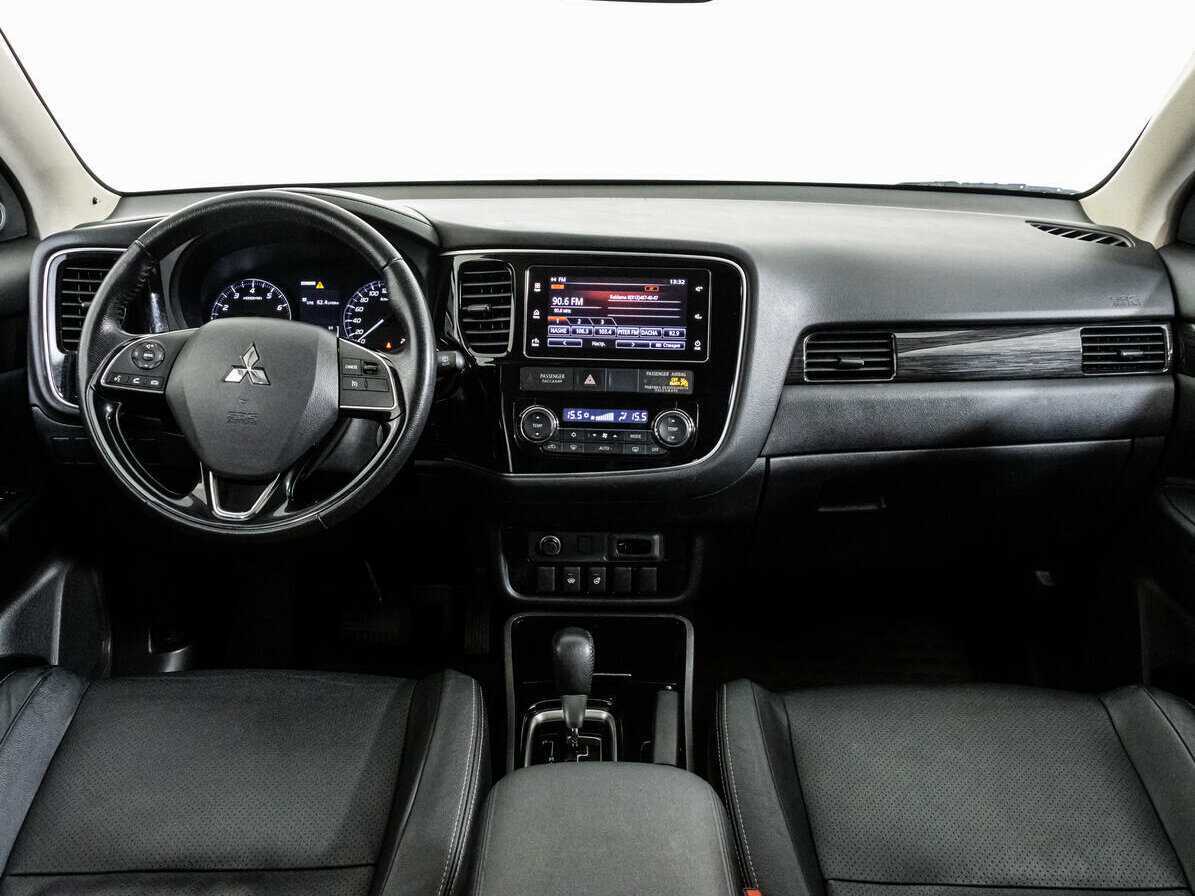 Mitsubishi Outlander с пробегом — 2018 год. Фото: #7