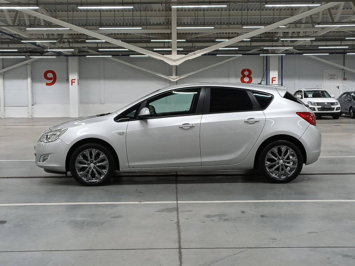 Opel Astra с пробегом — 2011 год. Фото: #7