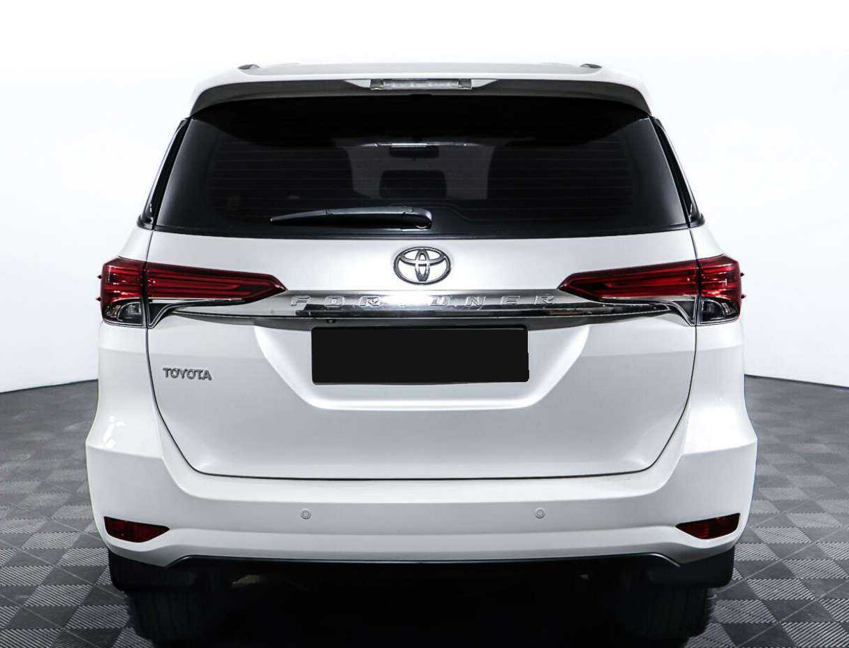Toyota Fortuner с пробегом — 2017 год. Фото: #4