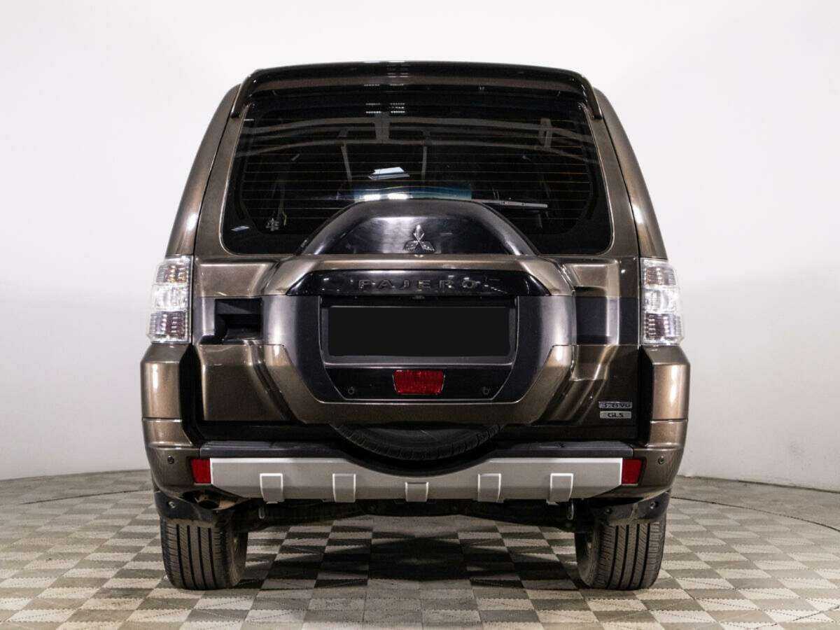 Mitsubishi Pajero с пробегом — 2017 год. Фото: #4