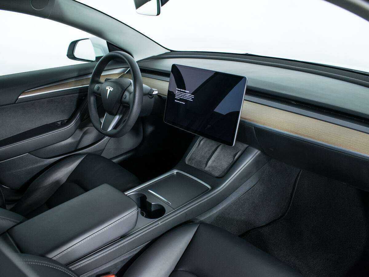Tesla Model 3 с пробегом — 2021 год. Фото: #8