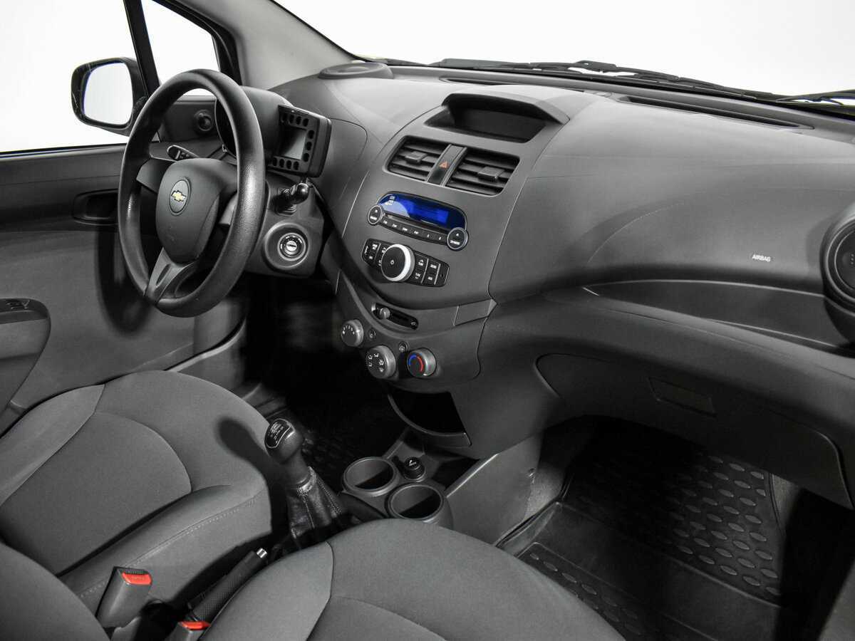 Chevrolet Spark с пробегом — 2011 год. Фото: #12