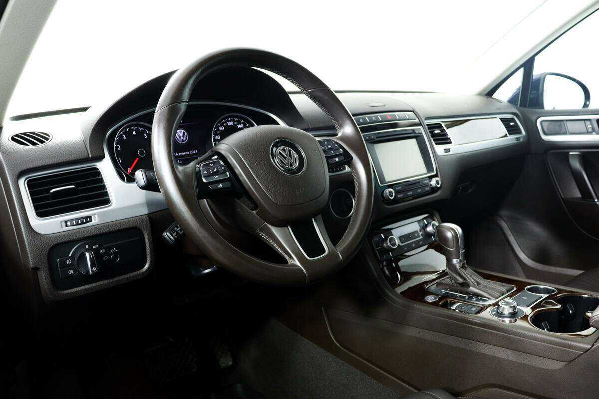 Volkswagen Touareg с пробегом — 2016 год. Фото: #12