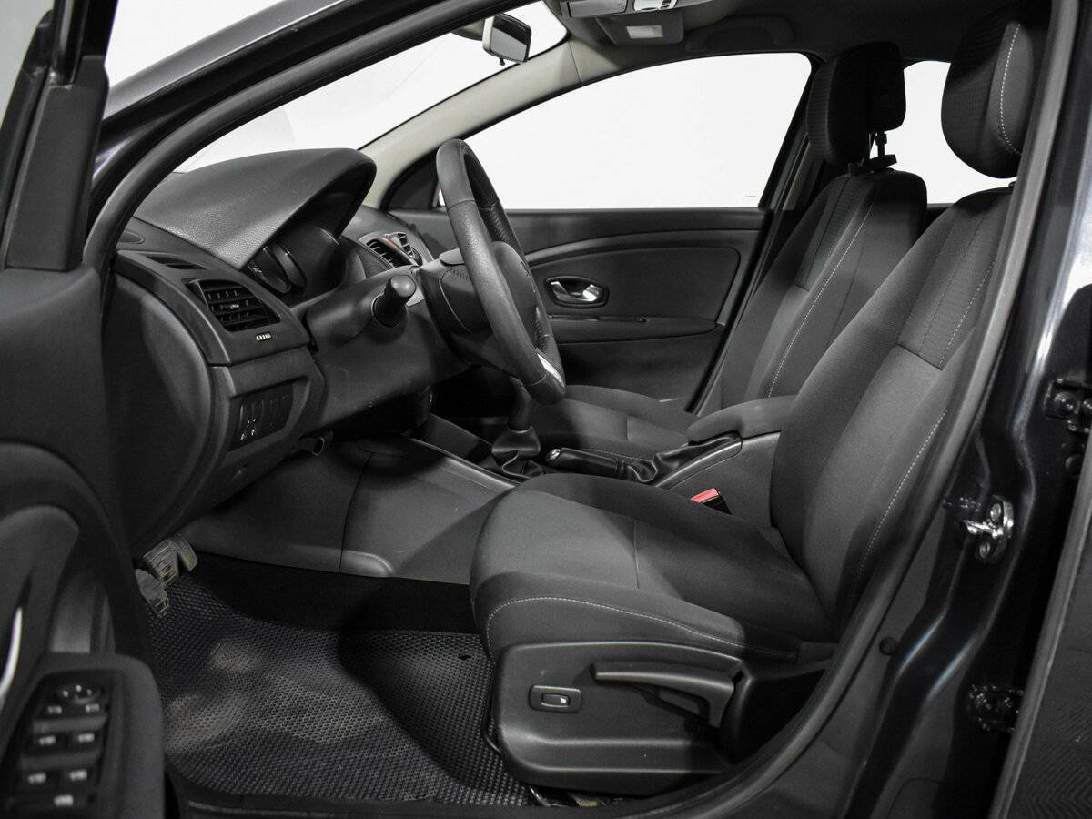 Renault Megane с пробегом — 2010 год. Фото: #9