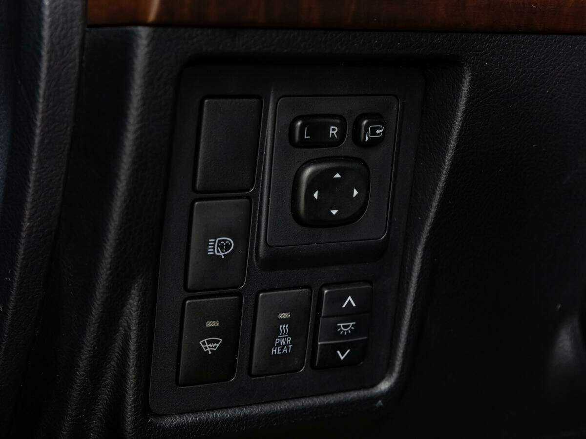 Toyota Land Cruiser Prado с пробегом — 2014 год. Фото: #16