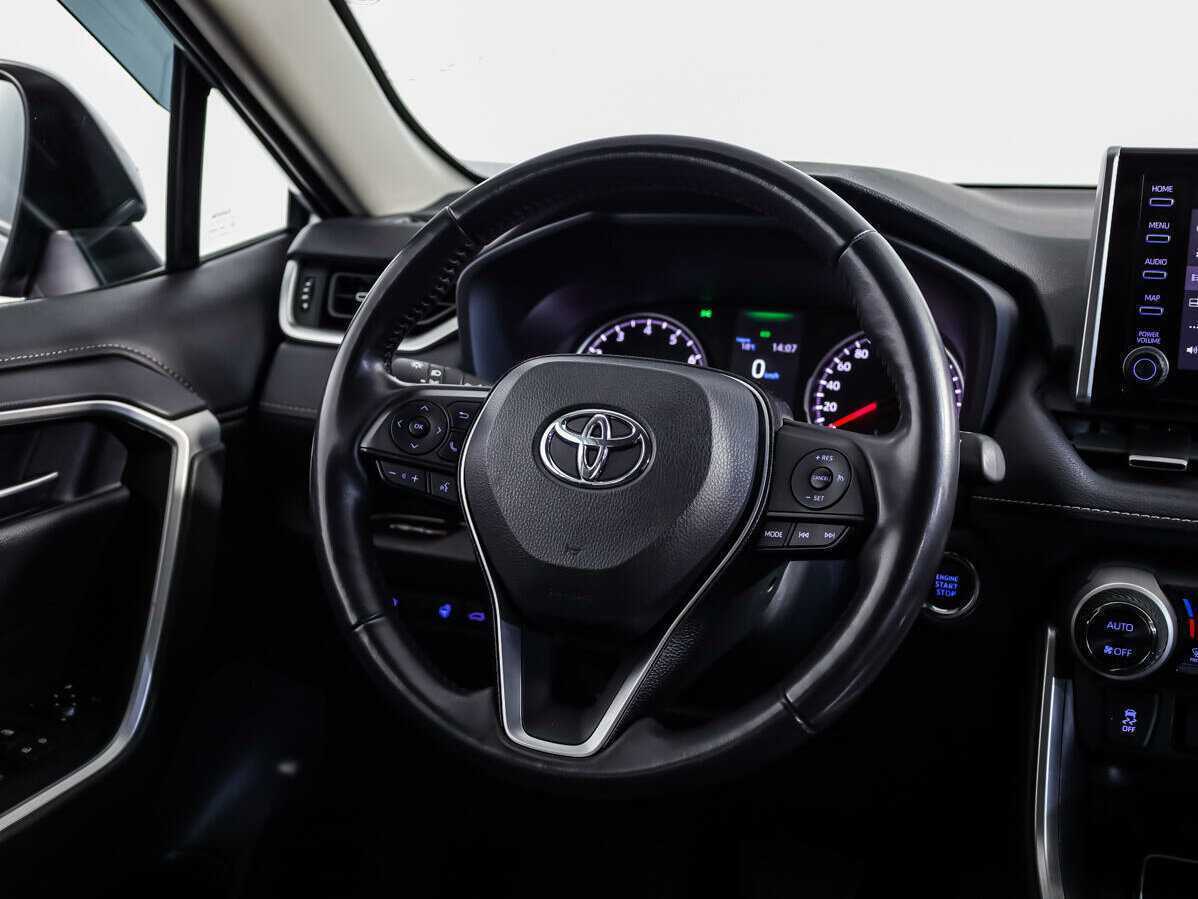 Toyota RAV4 с пробегом — 2020 год. Фото: #9