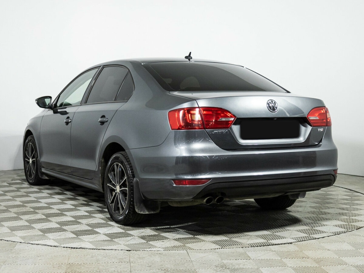 Volkswagen Jetta с пробегом — 2011 год. Фото: #6