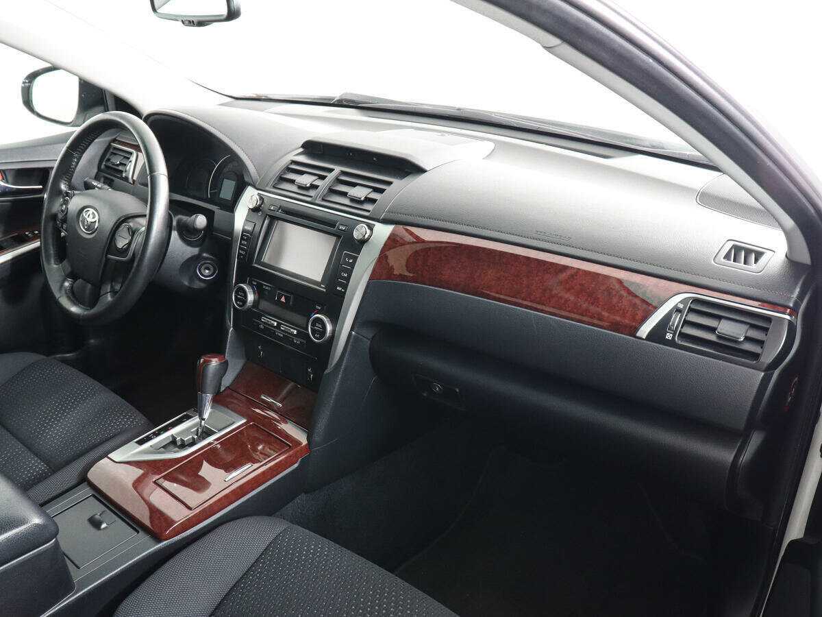 Toyota Camry с пробегом — 2014 год. Фото: #9