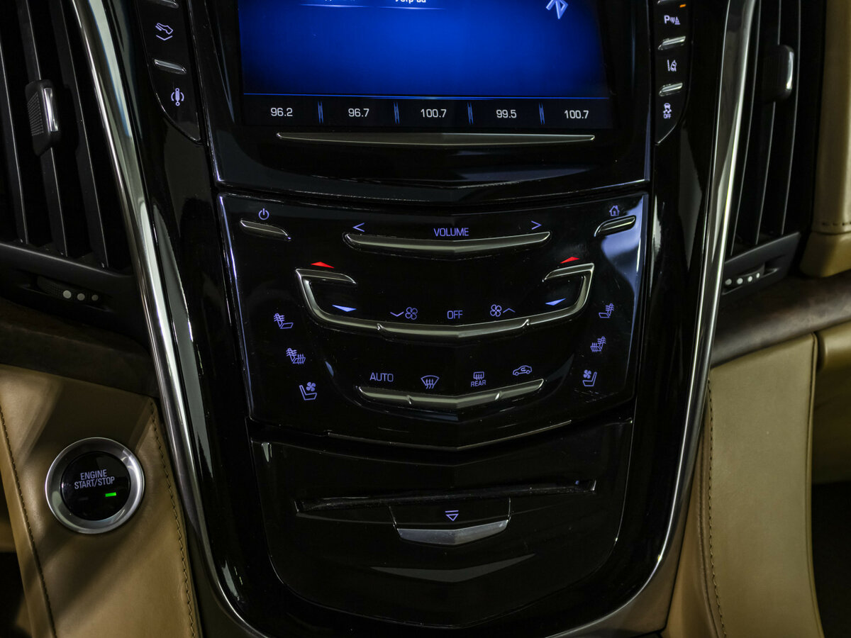 Cadillac Escalade с пробегом — 2015 год. Фото: #17