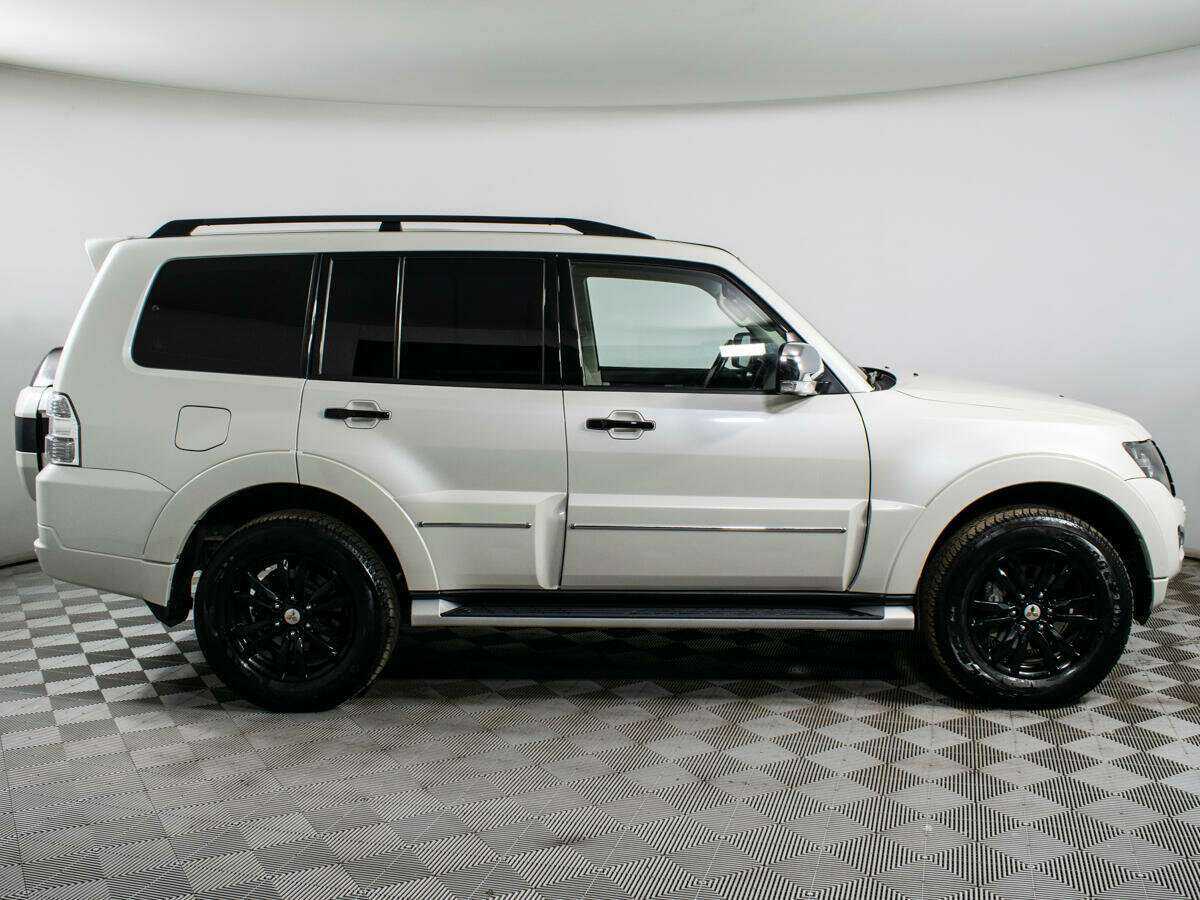 Mitsubishi Pajero с пробегом — 2019 год. Фото: #3