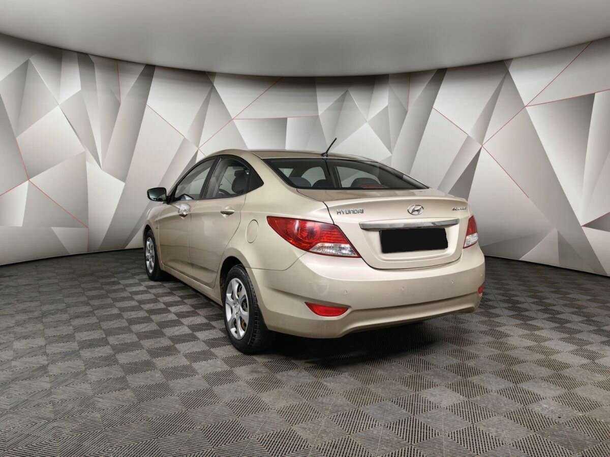 Hyundai Solaris с пробегом — 2011 год. Фото: #3