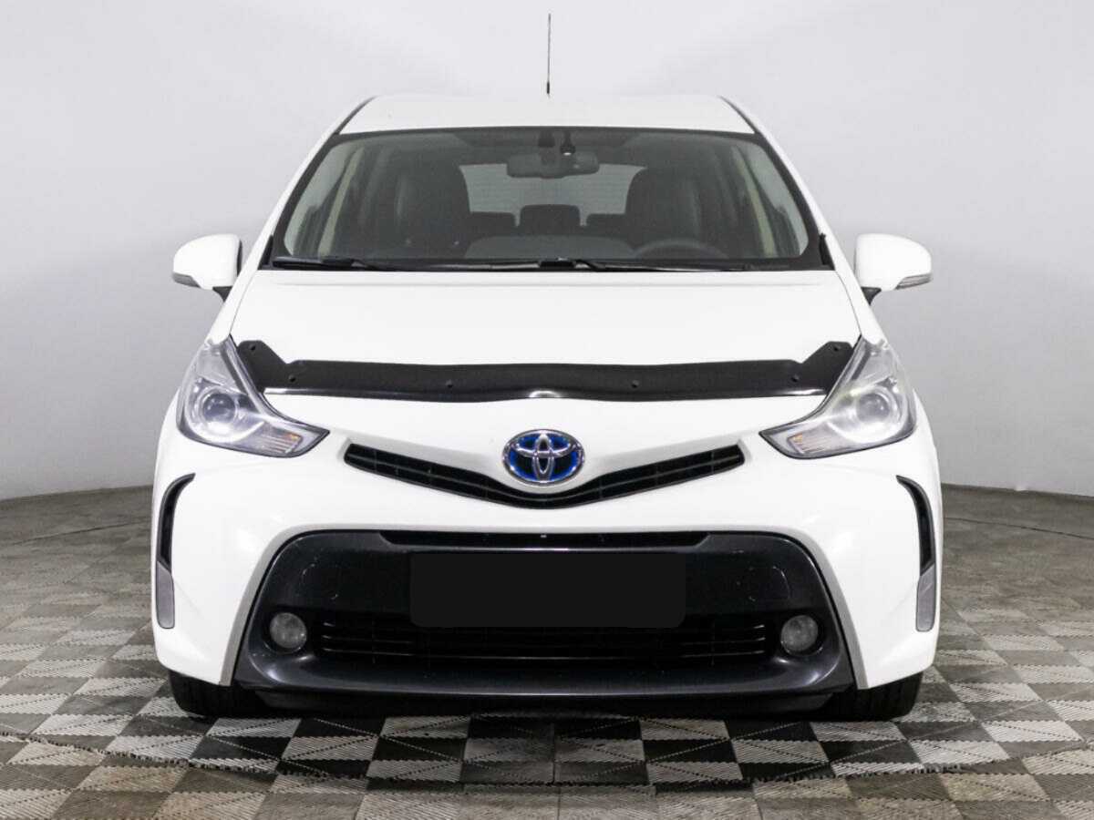 Toyota Prius v (+) с пробегом — 2015 год. Фото: #1