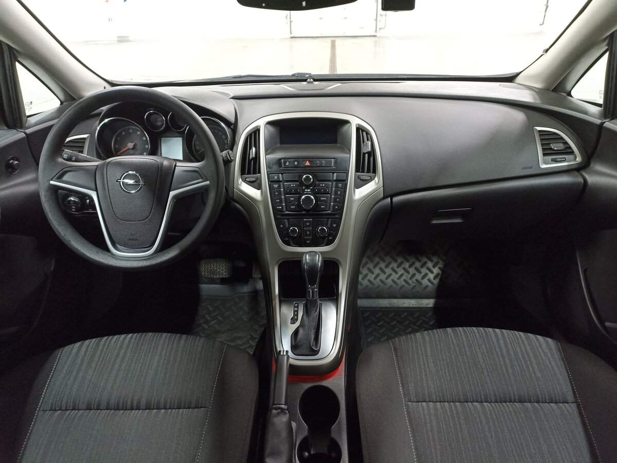 Opel Astra с пробегом — 2011 год. Фото: #13