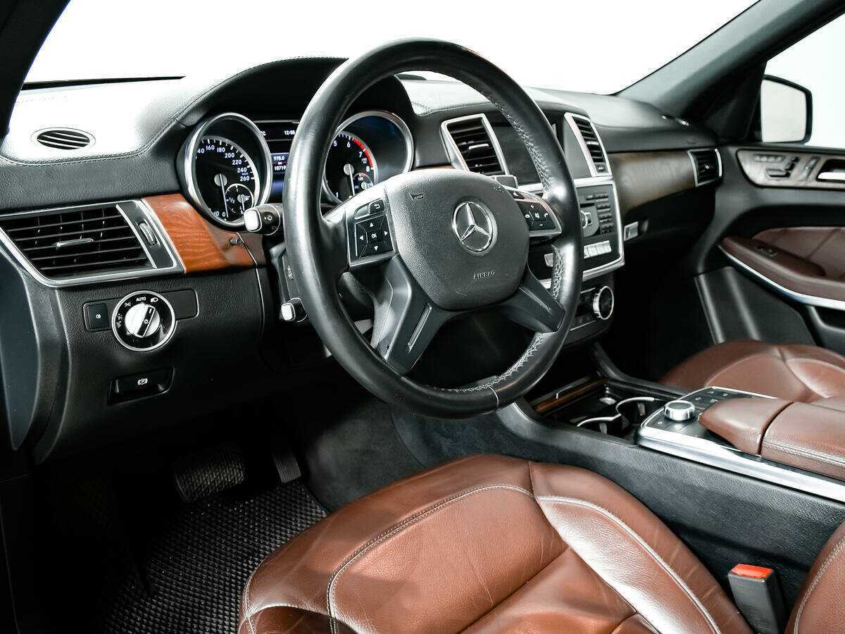 Mercedes-Benz GL-Класс с пробегом — 2014 год. Фото: #12