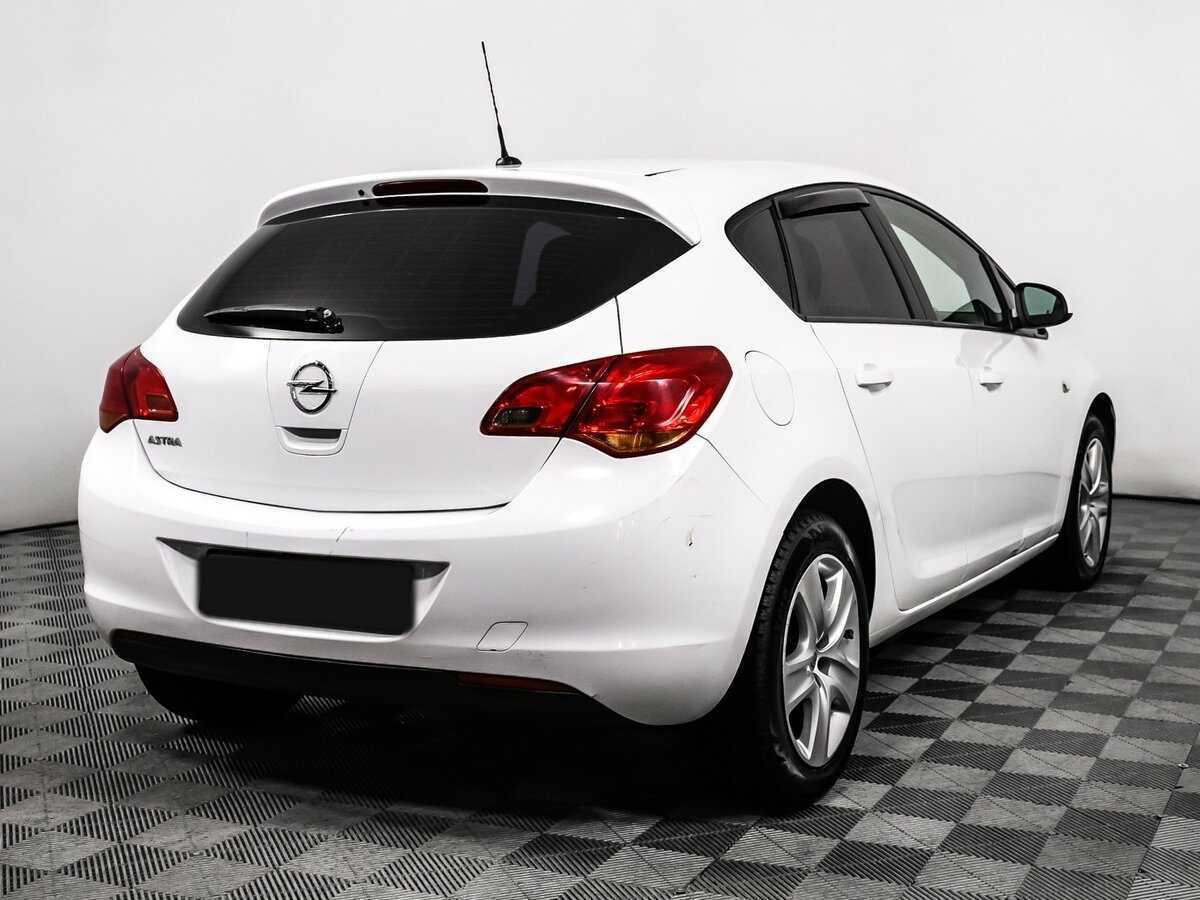 Opel Astra с пробегом — 2011 год. Фото: #4