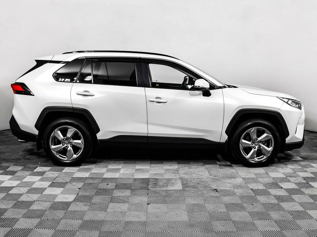 Toyota RAV4 с пробегом — 2021 год. Фото: #3