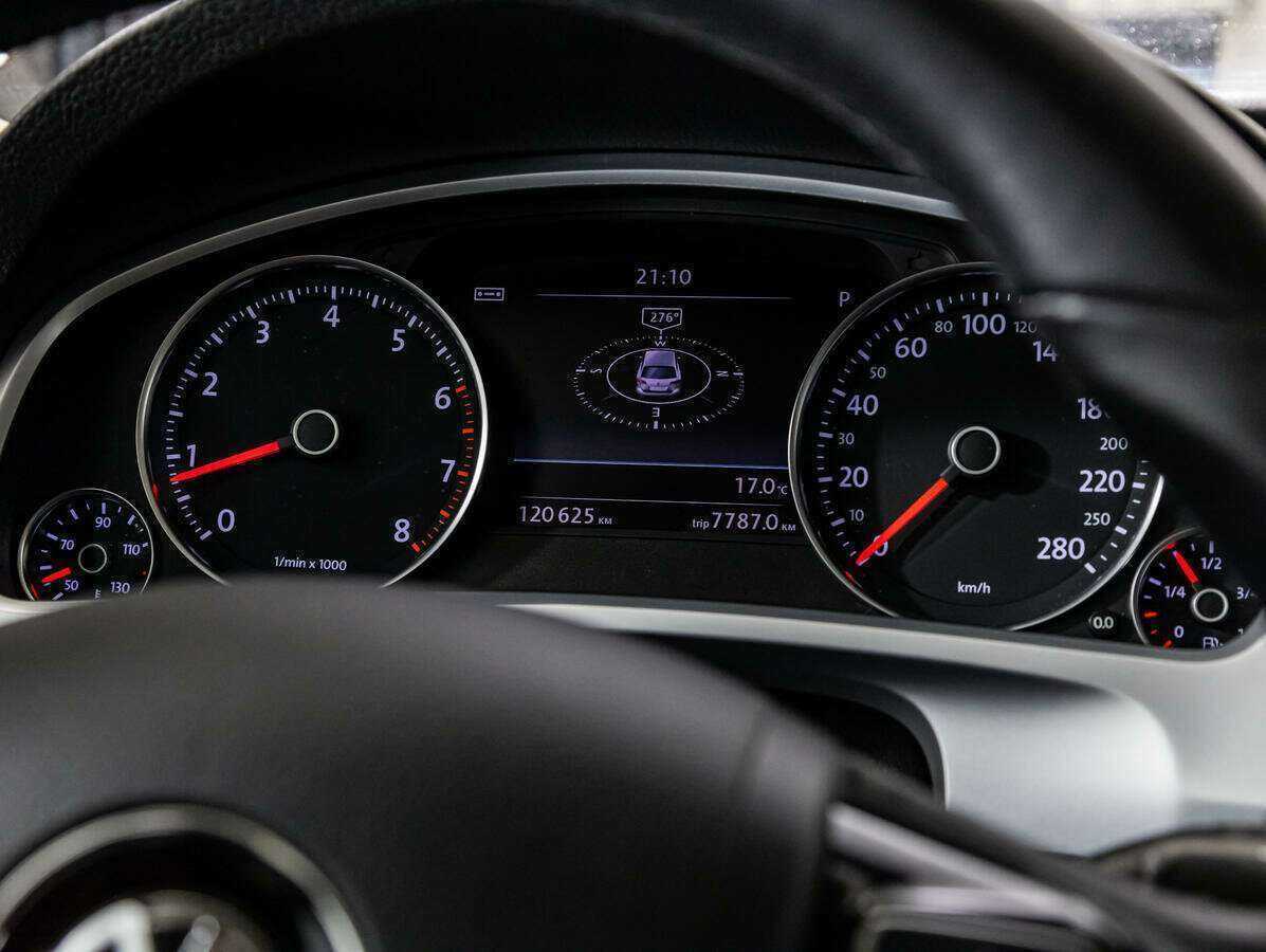 Volkswagen Touareg с пробегом — 2017 год. Фото: #9
