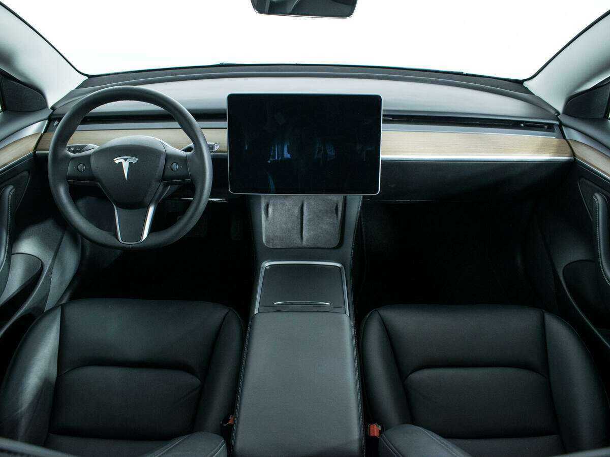 Tesla Model 3 с пробегом — 2021 год. Фото: #11
