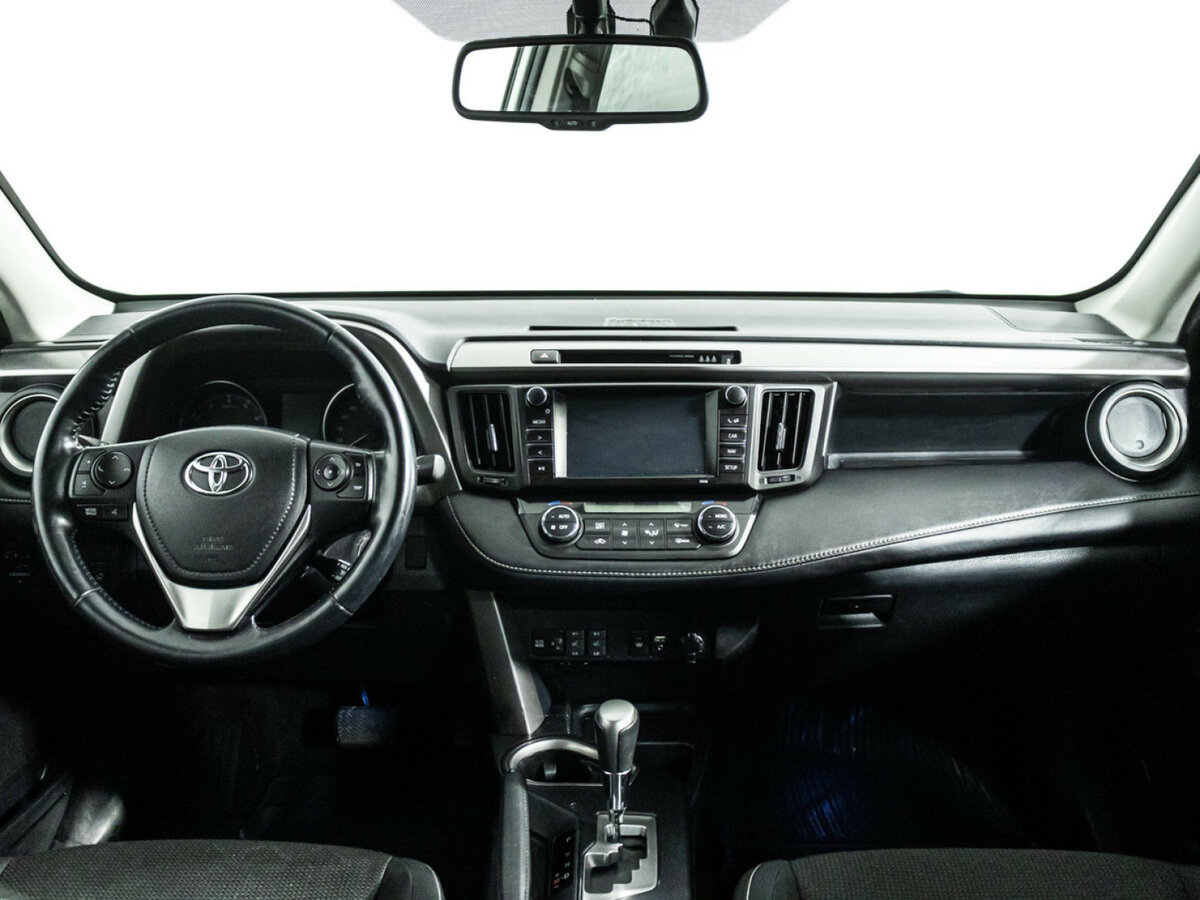 Toyota RAV4 с пробегом — 2017 год. Фото: #12