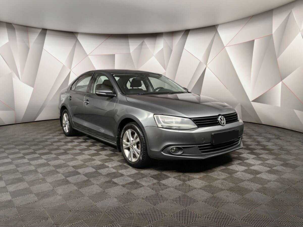 Volkswagen Jetta с пробегом — 2011 год. Фото: #2