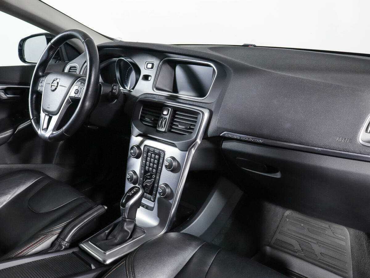Volvo V40 Cross Country с пробегом — 2016 год. Фото: #6
