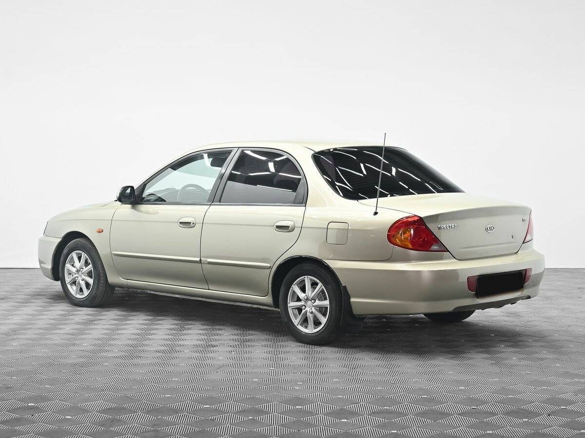 Kia Spectra с пробегом — 2009 год. Фото: #3