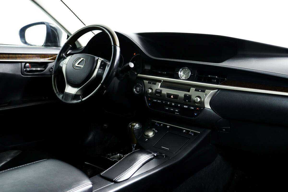 Lexus ES с пробегом — 2013 год. Фото: #8
