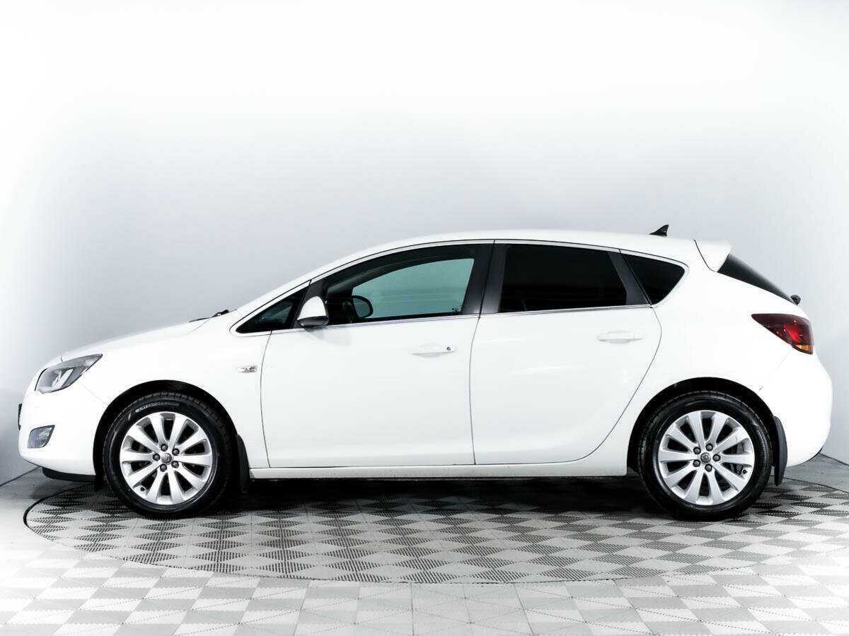 Opel Astra с пробегом — 2011 год. Фото: #7