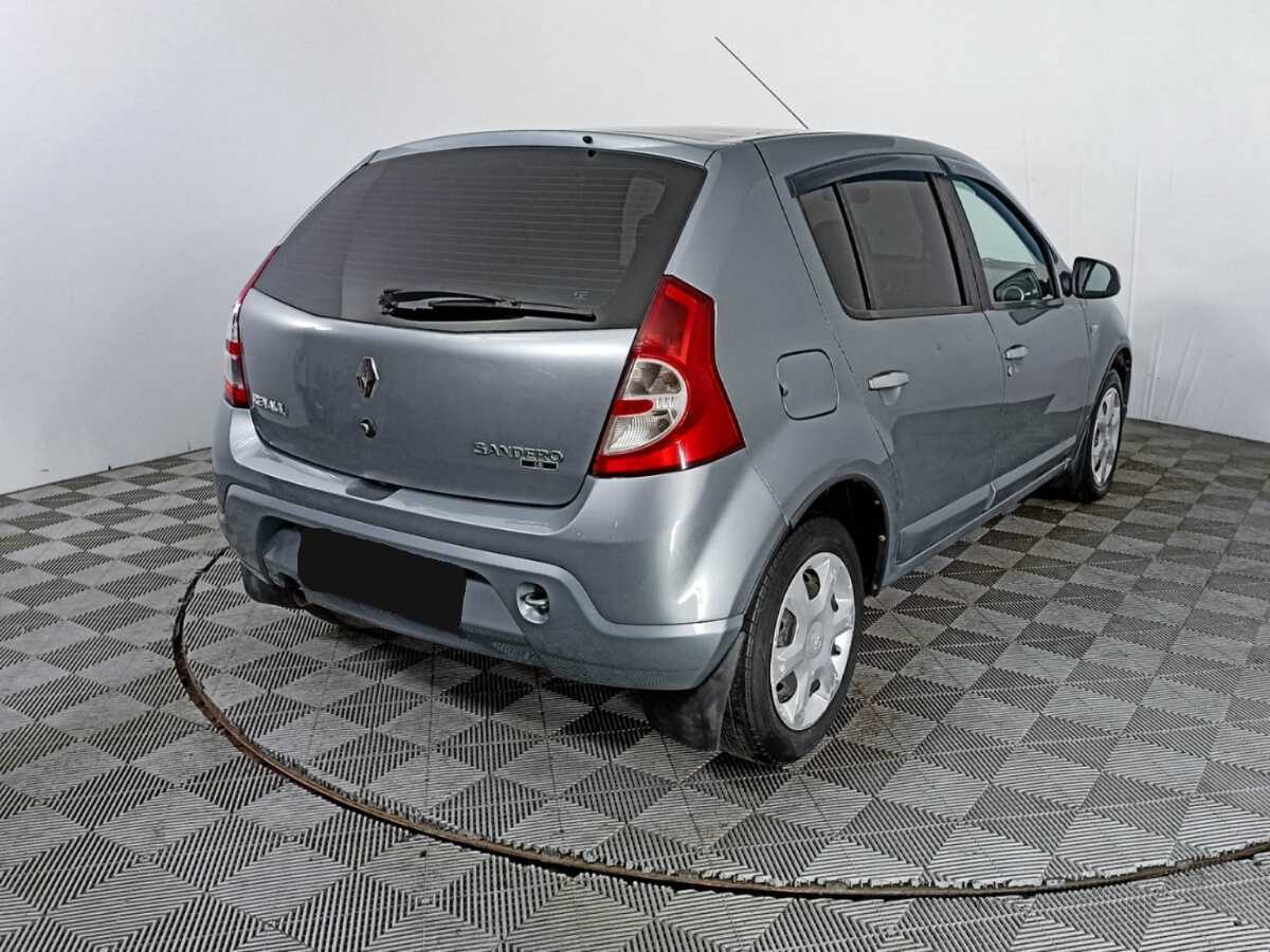 Renault Sandero с пробегом — 2010 год. Фото: #3