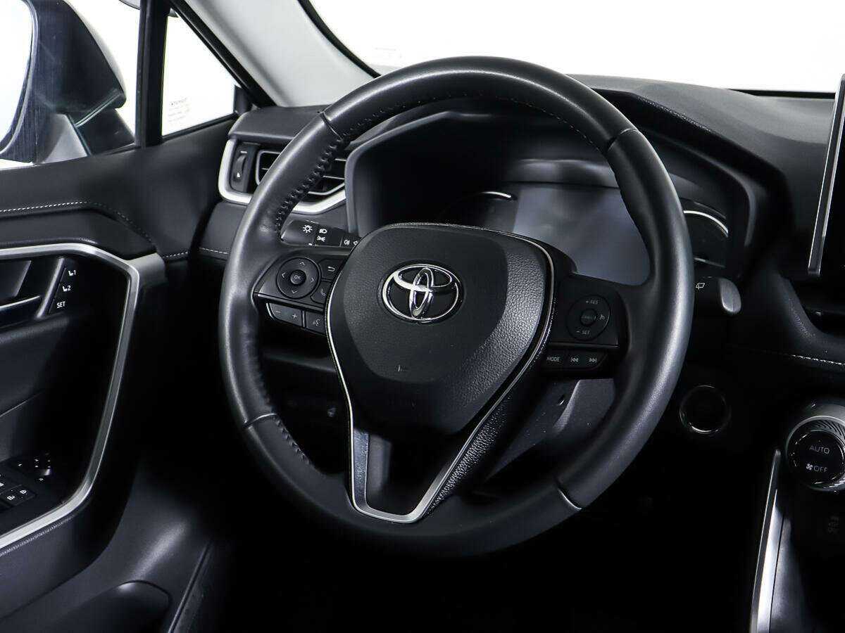 Toyota RAV4 с пробегом — 2021 год. Фото: #14