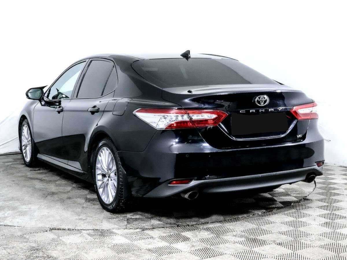Toyota Camry с пробегом — 2018 год. Фото: #4