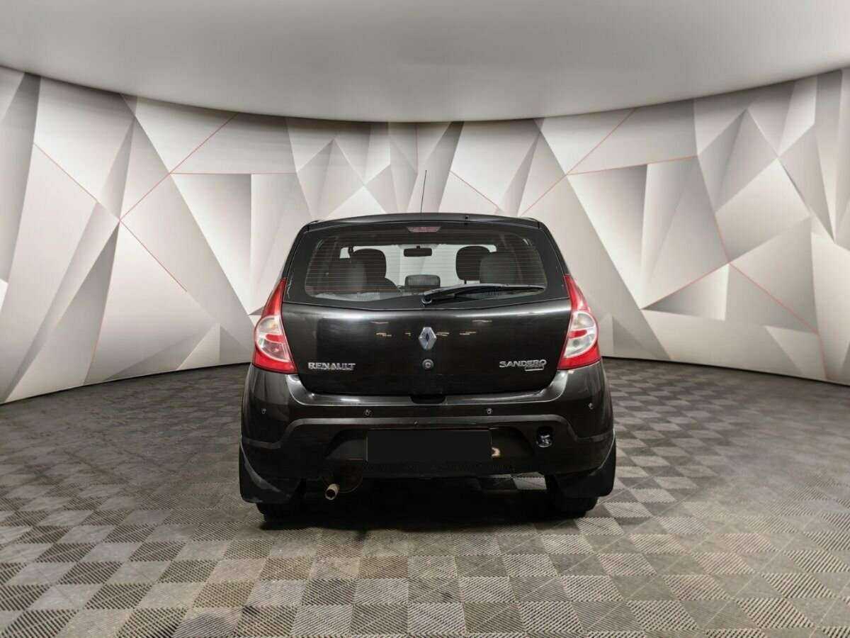 Renault Sandero с пробегом — 2013 год. Фото: #7